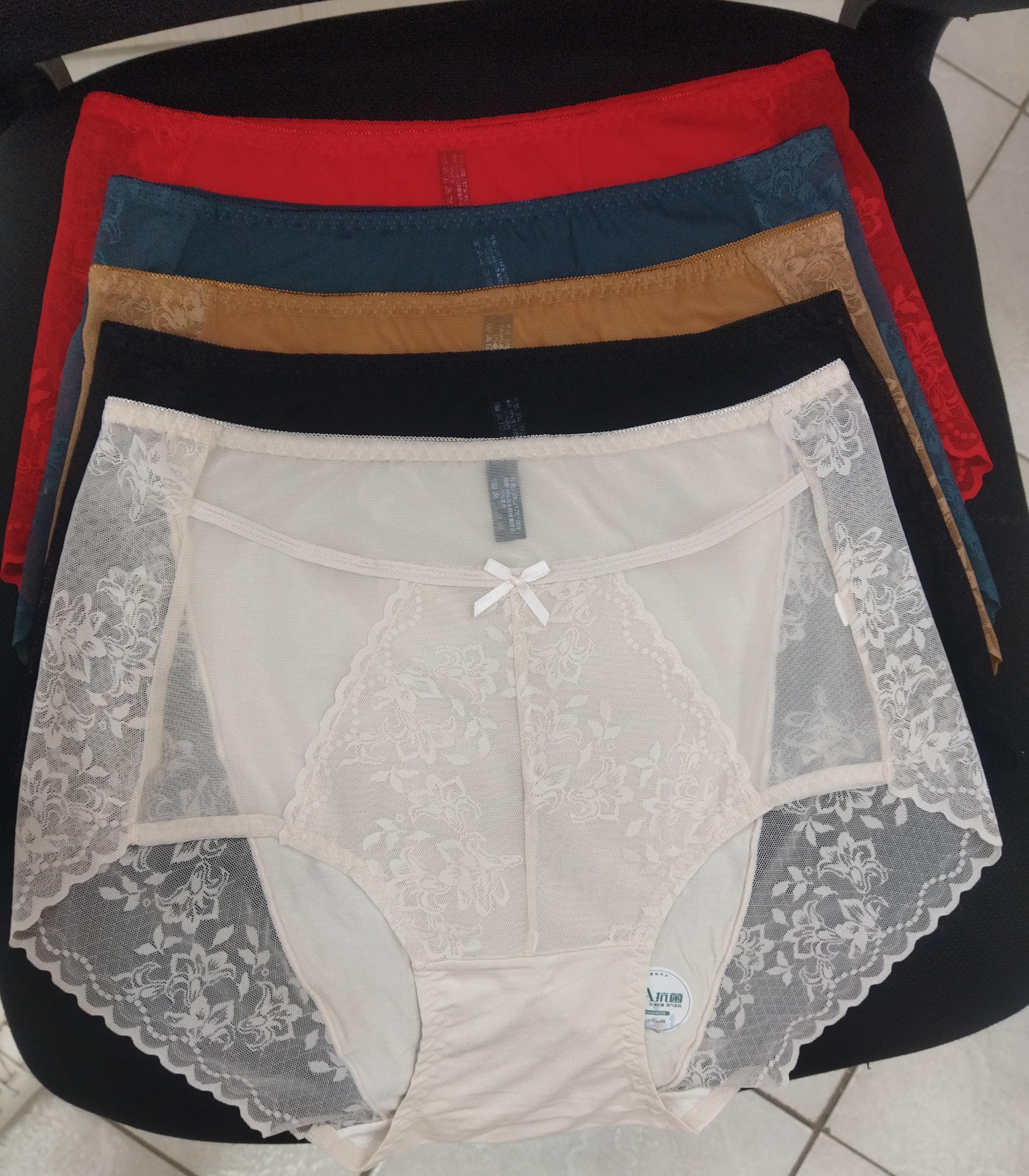 Nyla lace briefs with delicate floral lace detailing